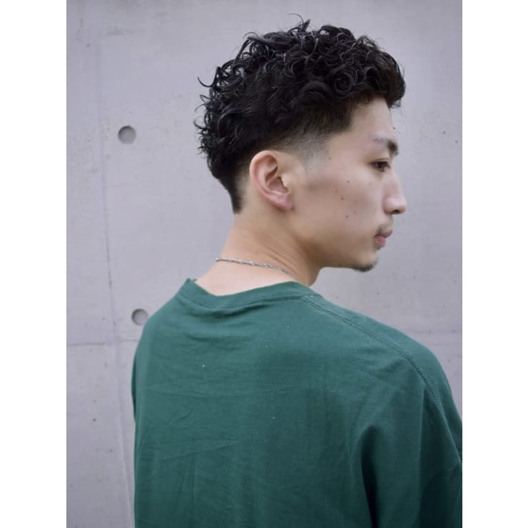 スパイラルローフェードオールバック Guzzle 原宿店 ガズル のヘアスタイル 美容院 美容室を予約するなら楽天ビューティ