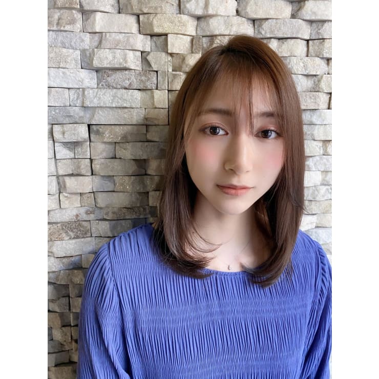 Air Osaka 伊藤江里奈 ナチュラルレイヤー Air Osaka エアーオオサカ のヘアスタイル 美容院 美容室を予約するなら楽天ビューティ