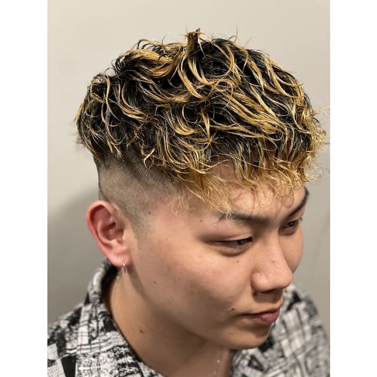 金髪メッシュフェード 六本木 メンズカット 麻布 港区 Hiro Ginza 麻布乃木坂 六本木駅前店 ヒロギンザアザブノギザカロッポンギエキマエテン のヘアスタイル 美容院 美容室を予約するなら楽天ビューティ