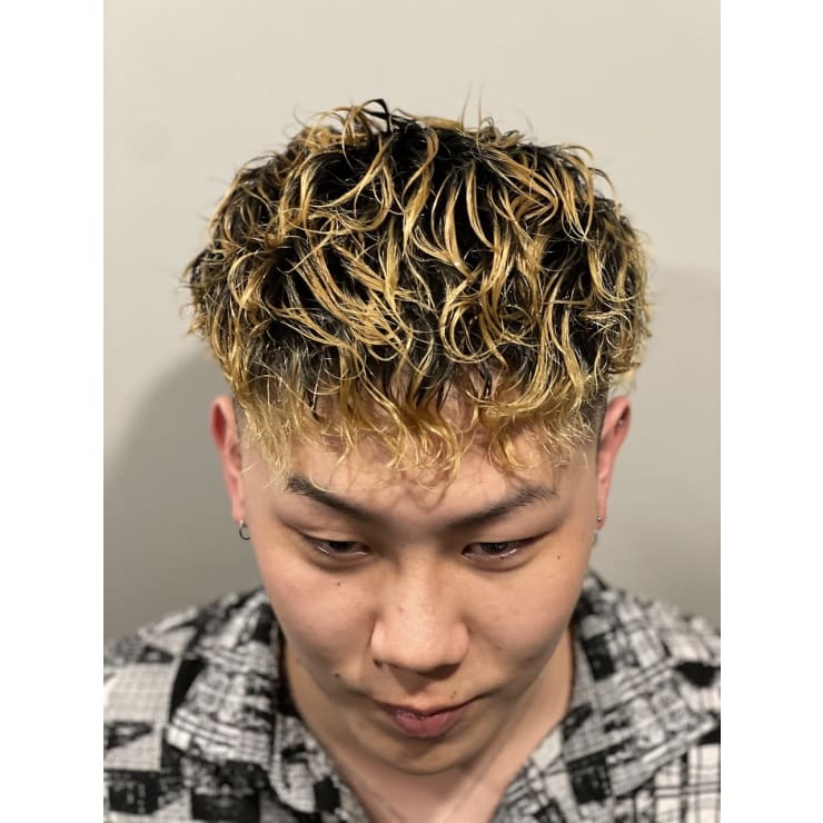 金髪メッシュフェード 六本木 メンズカット 麻布 港区 ヒロ銀座ヘアーサロン 麻布乃木坂 六本木駅前店 ヒロギンザヘアーサロンアザブノギザカロッポンギエキマエテン のヘアスタイル 美容院 美容室を予約するなら楽天ビューティ