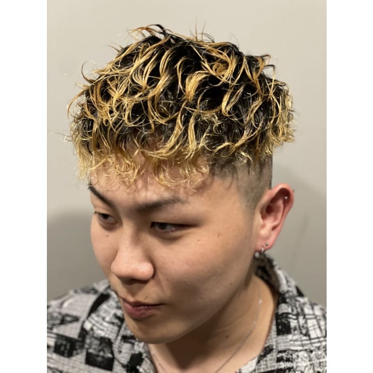 金髪メッシュフェード 六本木 メンズカット 麻布 港区 ヒロ銀座ヘアーサロン 麻布乃木坂 六本木駅前店 ヒロギンザヘアーサロンアザブノギザカロッポンギエキマエテン のヘアスタイル 美容院 美容室を予約するなら楽天ビューティ