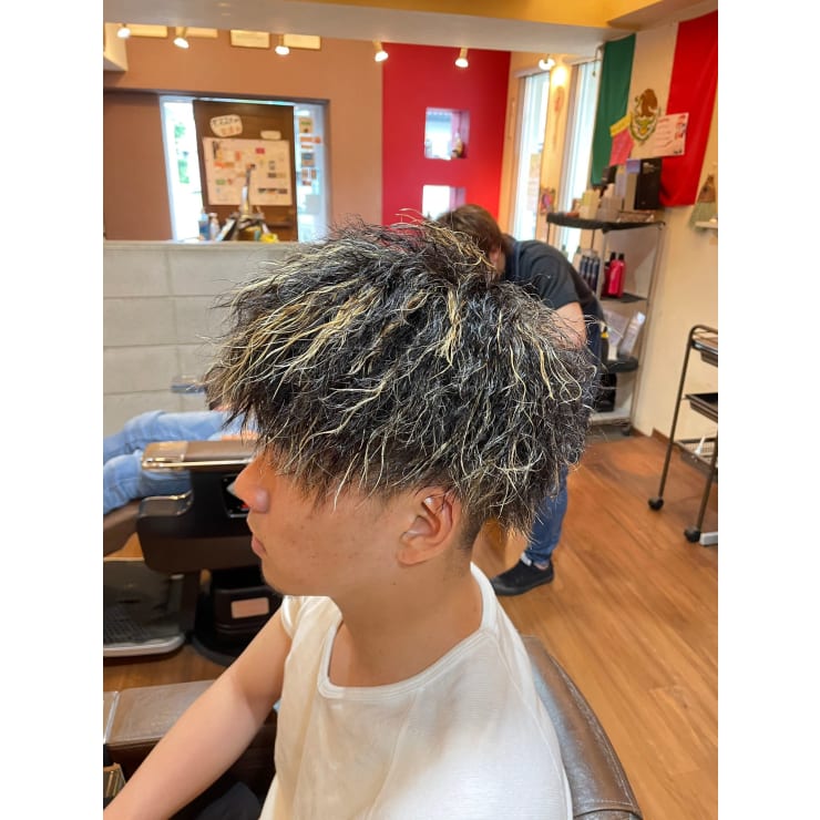 ツイスト 金メッシュ 須磨 板宿 メンズ専門美容院 インフィニィト インフィニィト のヘアスタイル 美容院 美容室を予約するなら楽天ビューティ