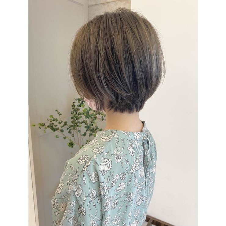 アッシュグレーで柔らかさを 丸みふんわりショートボブ Bekku Hair Salon ベックヘアサロン のヘアスタイル 美容院 美容室を予約するなら楽天ビューティ