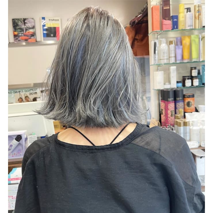 アイスブルーのフェイスフレーミング ハイライト Aco アコ のヘアスタイル 美容院 美容室を予約するなら楽天ビューティ