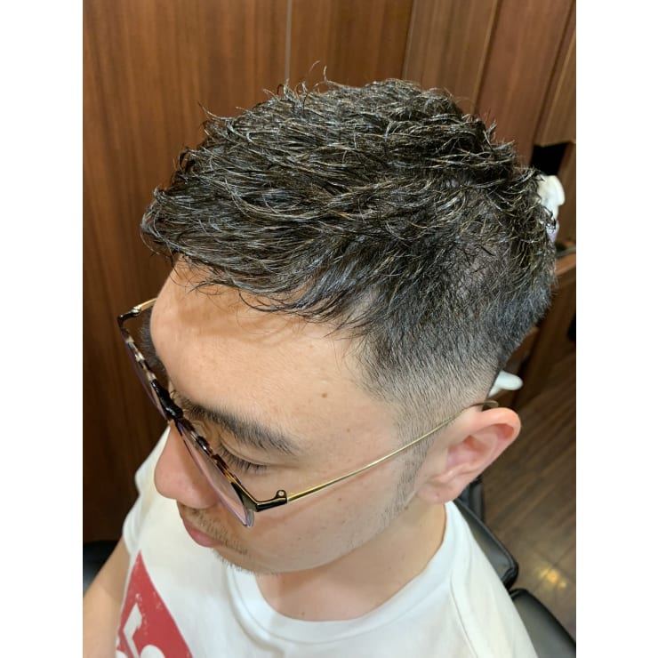 フェード アイロンパーマ 六本木 パーマ 理容室 ヒロ銀座ヘアーサロン 麻布乃木坂 六本木駅前店 ヒロギンザヘアーサロンアザブノギザカロッポンギエキマエテン のヘアスタイル 美容院 美容室を予約するなら楽天ビューティ