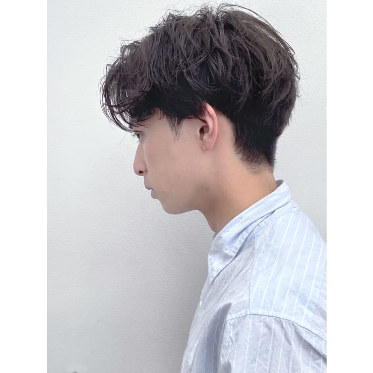 ２ブロック センターパート刈り上げ くせ毛風パーマ Atelier Ittowa アトリエイトワ のヘアスタイル 美容院 美容室を予約するなら楽天ビューティ