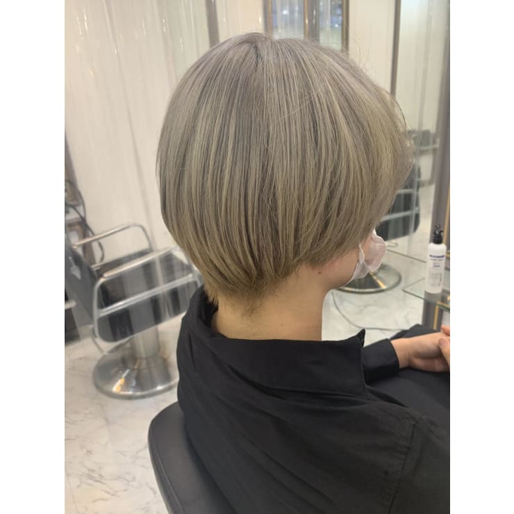 ブリーチ1回のグレーベージュカラー タビラマユミ The Escala表参道 エスカーラ オモテサンドウ のヘアスタイル 美容院 美容室を予約するなら楽天ビューティ