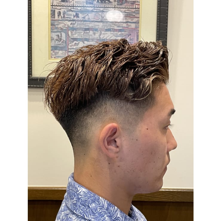 スキンフェードパーマアップスタイル Hiro Ginza Barber Shop 丸の内 ヒロギンザバーバーショップ マルノウチ のヘアスタイル 美容院 美容室を予約するなら楽天ビューティ