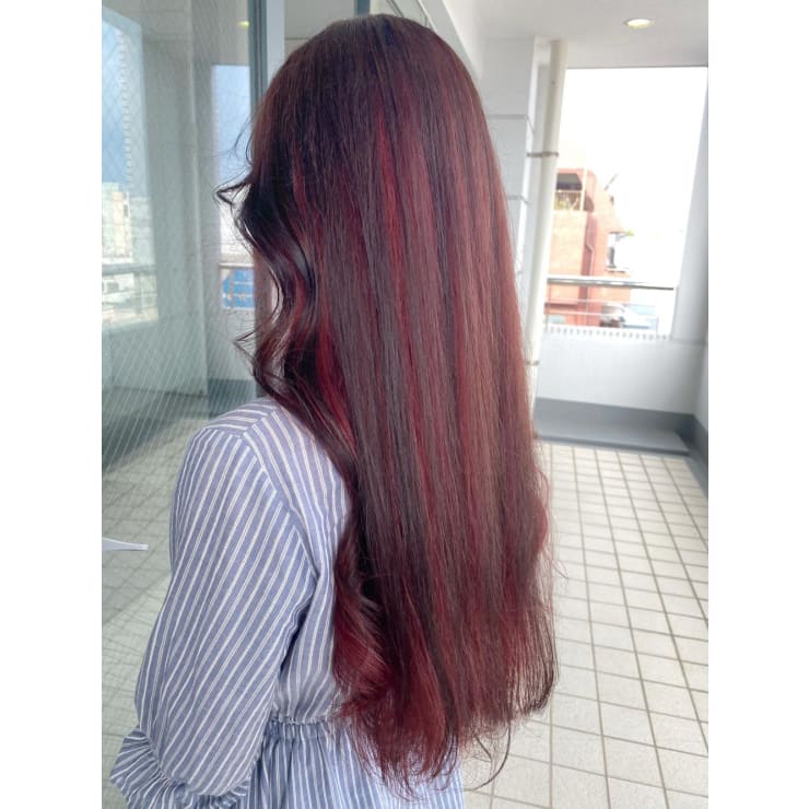 Chester インナーカラーピンクブラウン ピンクレッド Chester チェスター のヘアスタイル 美容院 美容室を予約するなら楽天ビューティ