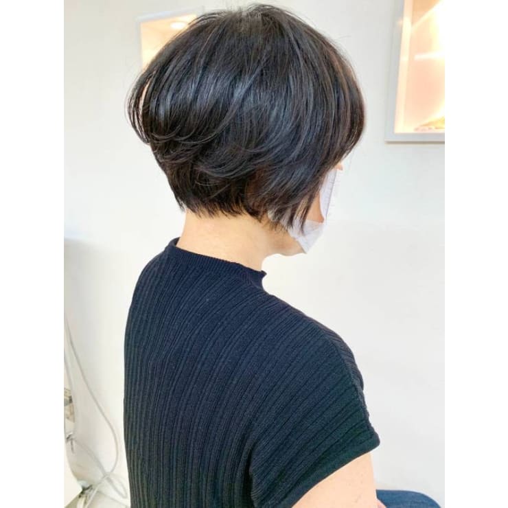 丸み ショート グラデーション 黒髪 小顔 ハンサムショート Qualis 上福岡店 クオリスカミフクオカテン のヘアスタイル 美容院 美容室を予約するなら楽天ビューティ