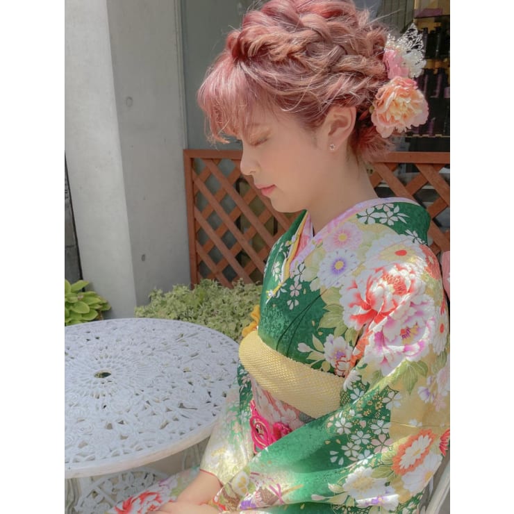 振袖に合うショートヘアアレンジ Emu International 春日部本店 エムインターナショナル のヘアスタイル 美容院 美容室を予約するなら楽天ビューティ