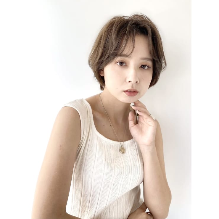 センター分けショートボブ Nyny 三宮駅前店 ニューヨークニューヨーク サンノミヤエキマエテン のヘアスタイル 美容院 美容室を予約するなら楽天ビューティ