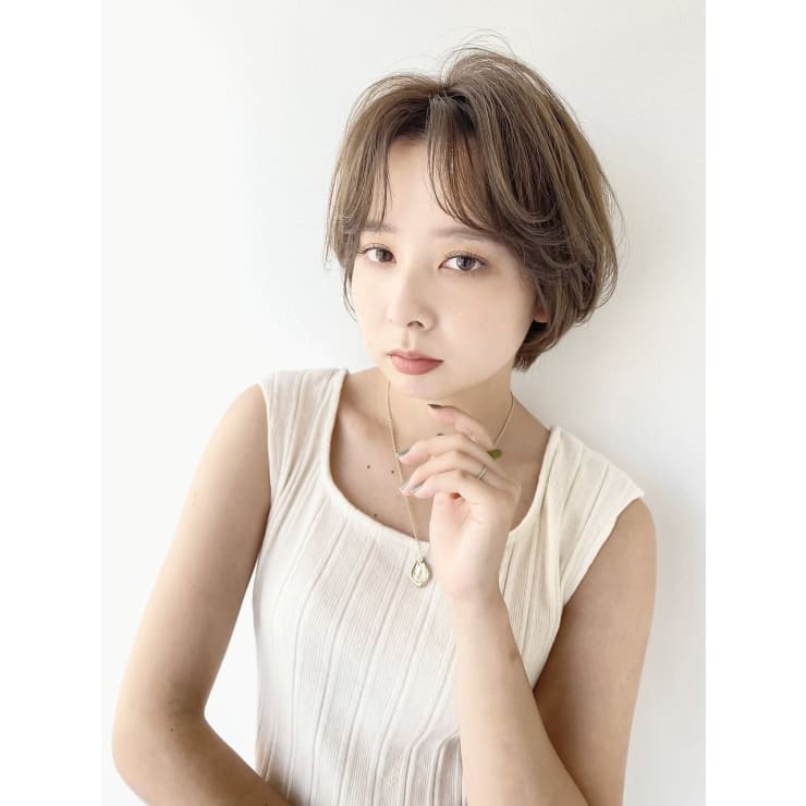 センター分けショートボブ Nyny 三宮駅前店 ニューヨークニューヨーク サンノミヤエキマエテン のヘアスタイル 美容院 美容室を予約するなら楽天ビューティ