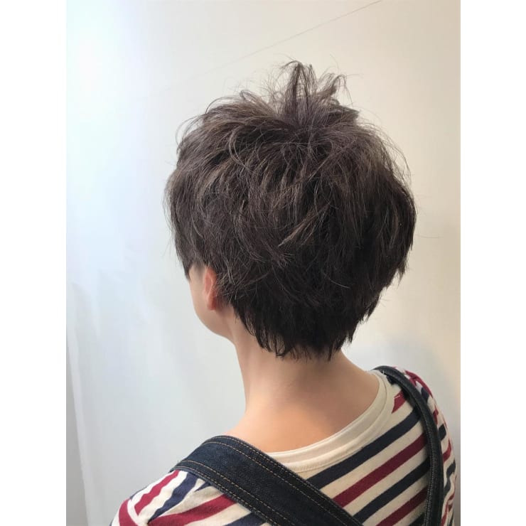 似合わせミセススタイル 40代50代 レイヤーショート Laviere By R Evolut ラヴィエールバイレボルト のヘアスタイル 美容院 美容室を予約するなら楽天ビューティ