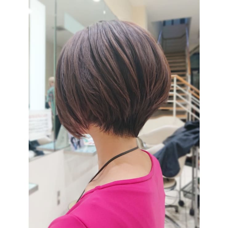 人気 前下がりショートボブ Visage Genuine ビサージジェニュイン のヘアスタイル 美容院 美容室を予約するなら楽天ビューティ