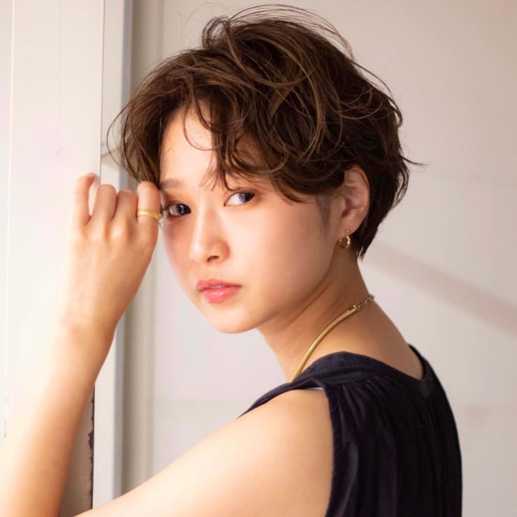 上品な大人女性に向けたショートヘアに似合うパーマスタイルをご提案致します Circus By Beautrium 青山 サーカスバイビュートリアム アオヤマ のこだわり特集 美容院 美容室を予約するなら楽天ビューティ