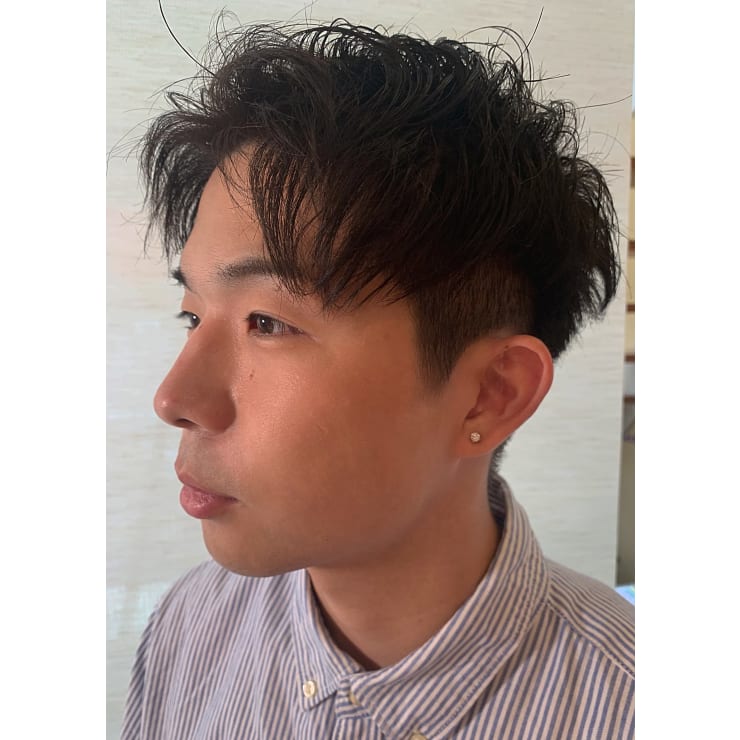 韓国k Popメンズ スパイラルパーマ センターパート ブルーモスクtokyo ブルーモスクトウキョウ のヘアスタイル 美容院 美容室を予約するなら楽天ビューティ