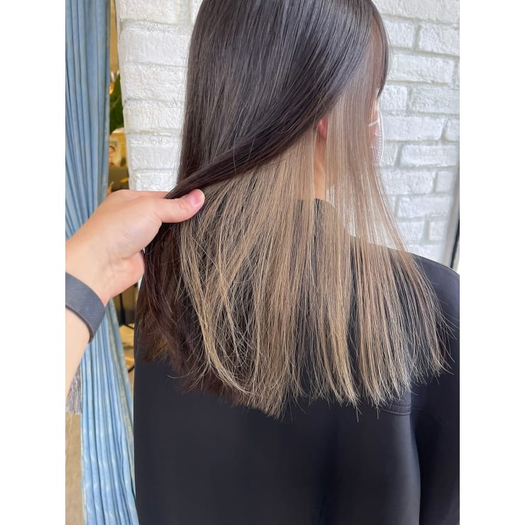 大人気ミルクティーインナーカラー Reve By Lond レーヴバイロンド のヘアスタイル 美容院 美容室を予約するなら楽天ビューティ