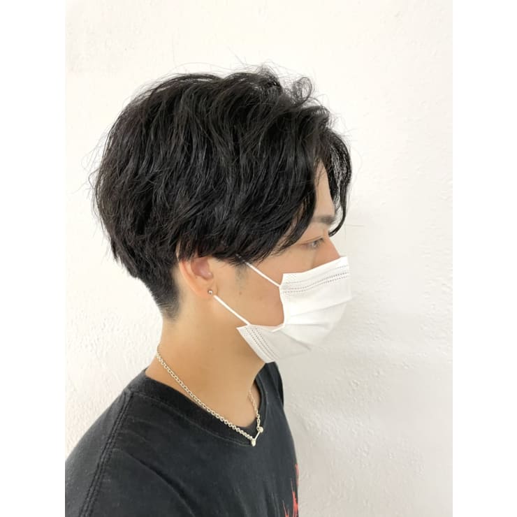 刈り上げセンターパート ハンサムショート メンズショート Ungu Roire アングゥロアール のヘアスタイル 美容院 美容室を予約するなら楽天ビューティ