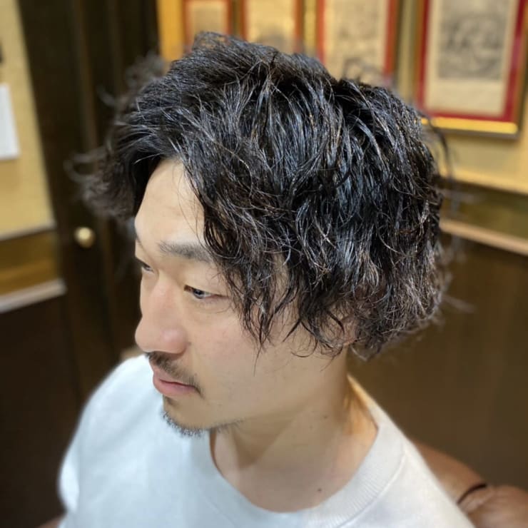 ツイストスパイラルパーマ メンズパーマ メンズカット 大宮 ヒロ銀座barber Shop 大宮店 ヒロギンザバーバーショップオオミヤテン のヘアスタイル 美容院 美容室を予約するなら楽天ビューティ