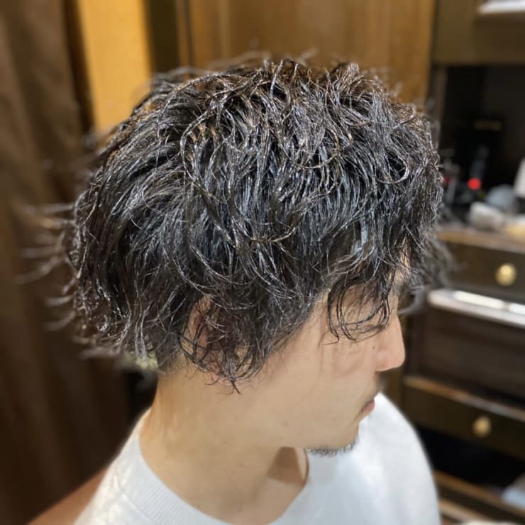 ツイストスパイラルパーマ メンズパーマ メンズカット 大宮 ヒロ銀座barber Shop 大宮店 ヒロギンザバーバーショップオオミヤテン のヘアスタイル 美容院 美容室を予約するなら楽天ビューティ