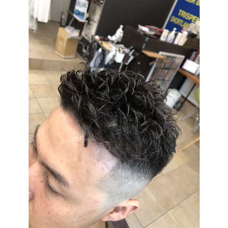 フェード ツイストピンパーマ Ruins31 ルインズサンジュウイチ のヘアスタイル 美容院 美容室を予約するなら楽天ビューティ