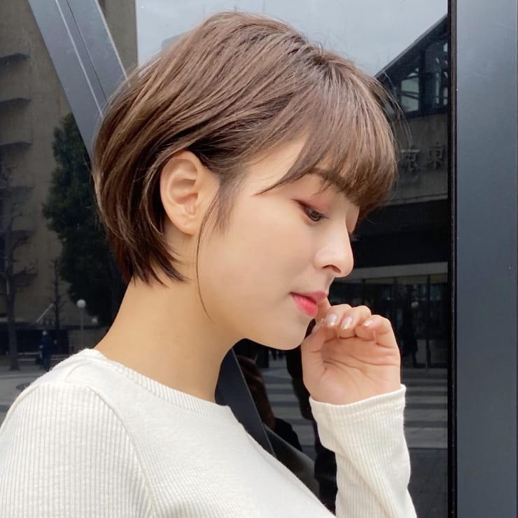 大人可愛い耳かけ前下がりショートボブ Florita フロリタ のヘアスタイル 美容院 美容室を予約するなら楽天ビューティ 大人可愛い耳かけ前下がりショートボブ Florita フロリタ のヘアスタイル 美容院 美容室を予約するなら楽天ビューティ