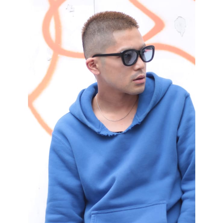 フェードカットアッシュボウズ メンズ Guzzle 原宿店 ガズル のヘアスタイル 美容院 美容室を予約するなら楽天ビューティ