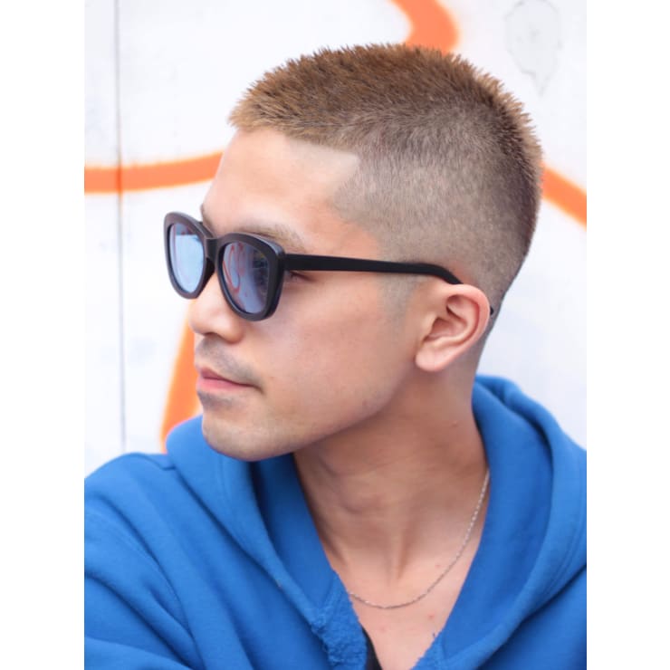 フェードカットアッシュボウズ メンズ Guzzle 原宿店 ガズル のヘアスタイル 美容院 美容室を予約するなら楽天ビューティ