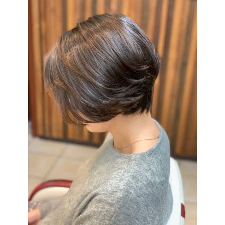 小顔 グラデーション ショート アッシュベージュ 30代40 Qualis 上福岡店 クオリスカミフクオカテン のヘアスタイル 美容院 美容室を予約するなら楽天ビューティ