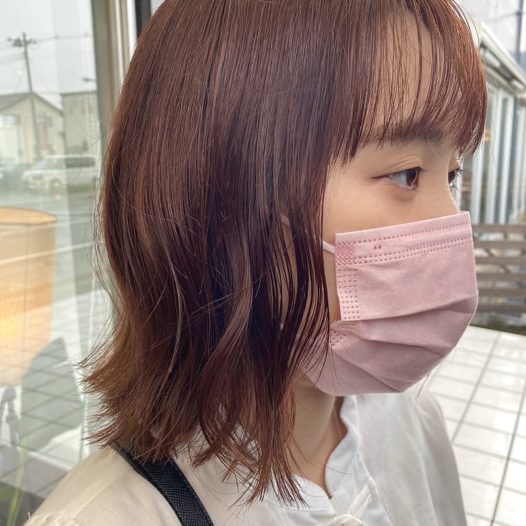ピンクベージュ 切りっぱなしボブ Hair Lounge Ungu ヘアーラウンジアングゥ のヘアスタイル 美容院 美容室を予約するなら楽天ビューティ