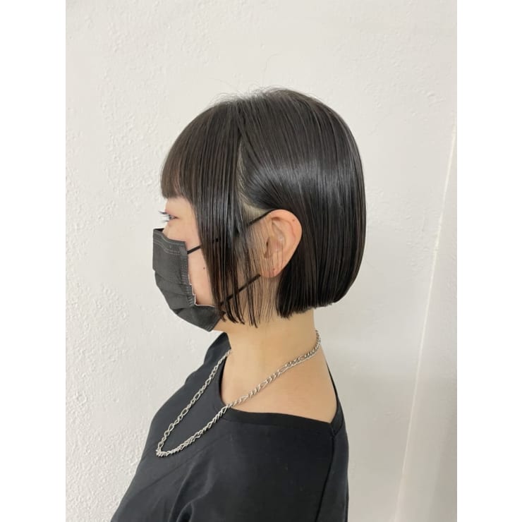 ボブ ミニボブ ショートボブ ぱっつんボブ 切りっぱなしボブ Ungu Roire アングゥロアール のヘアスタイル 美容院 美容室を予約するなら楽天ビューティ