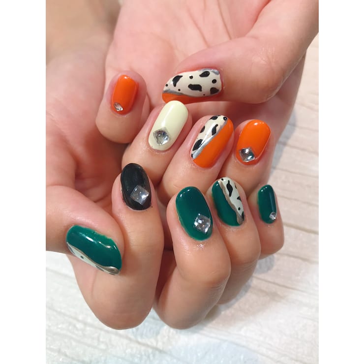 アニマル柄 オレンジ グリーン ワンカラー Nail Salon Amule ネイルサロンアミュール のネイルデザイン ネイル まつげサロンを予約するなら楽天ビューティ アニマル柄 オレンジ グリーン ワンカラー Nail Salon Amule ネイルサロンアミュール のネイルデザイン ネイル まつげサロンを予約するなら楽天ビューティ
