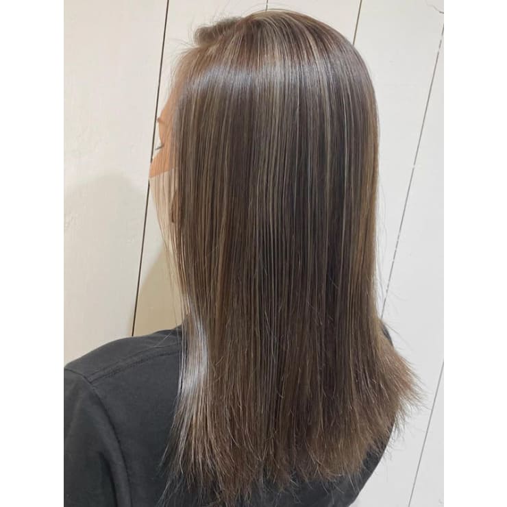 ハイライトカラー デザインカラー ミルクティーグレージュ Ohana オハナ のヘアスタイル 美容院 美容室を予約するなら楽天ビューティ
