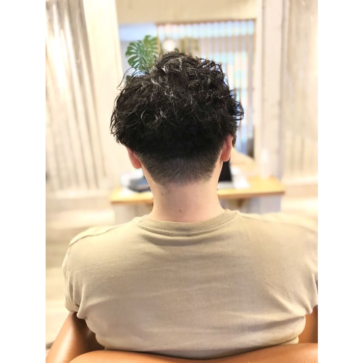ツイストスパイラルパーマアップバングツーブロック刈り上げ 1 Unplus Lien アンプリュスリアン のヘアスタイル 美容院 美容室を予約するなら楽天ビューティ