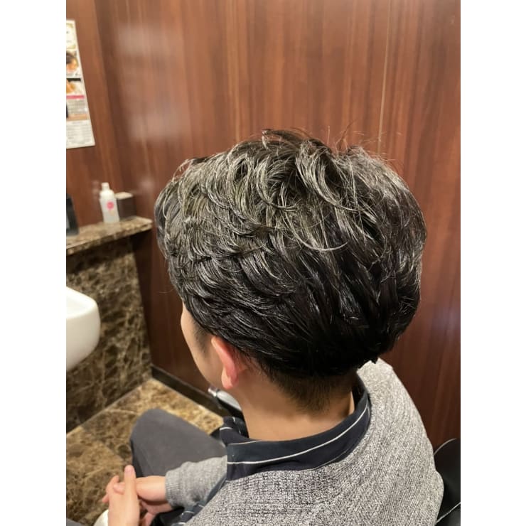 ビジネス毛流れニュアンスパーマ ヒロ銀座 理容室 メンズ Hiroginza ヒロ銀座 東京日本橋京橋八重洲店 ヒロギンザ トウキョウニホンバシキョウバシヤエステン のヘアスタイル 美容院 美容室を予約するなら楽天ビューティ