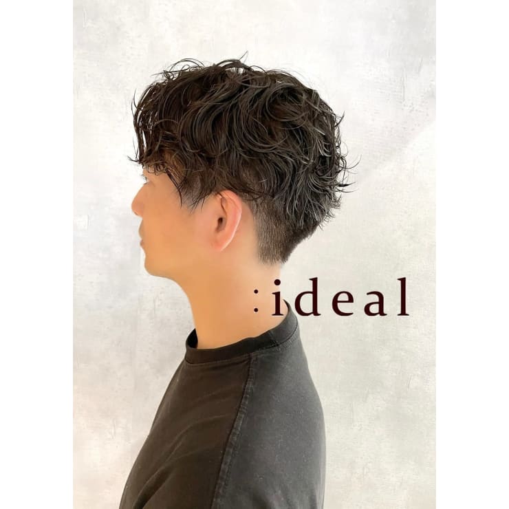 センターパートで 大人メンズのセクシーパーマ Ideal 本町本店 アイディール ホンマチホンテン のヘアスタイル 美容院 美容室を予約するなら楽天ビューティ