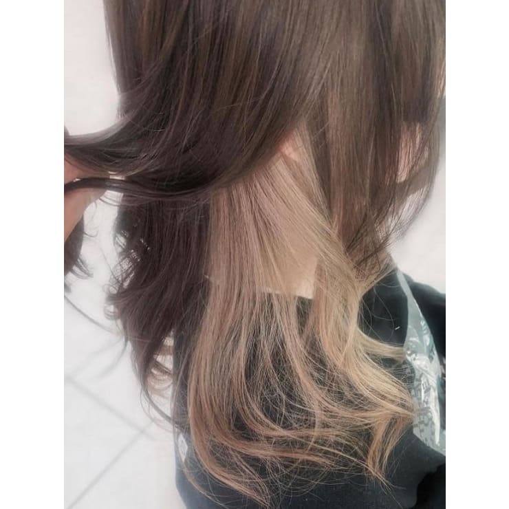 インナーカラー ミルクティーベージュ Muse 新小岩店 ミューズ のヘアスタイル 美容院 美容室を予約するなら楽天ビューティ