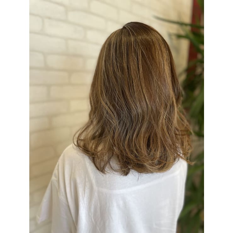 ハイライト バレイヤージュ 白髪ぼかしハイライト ベージュ Vis Hair Beauty 西新井店 ビス ヘアーアンドビューティー ニシアライテン のヘアスタイル 美容院 美容室を予約するなら楽天ビューティ