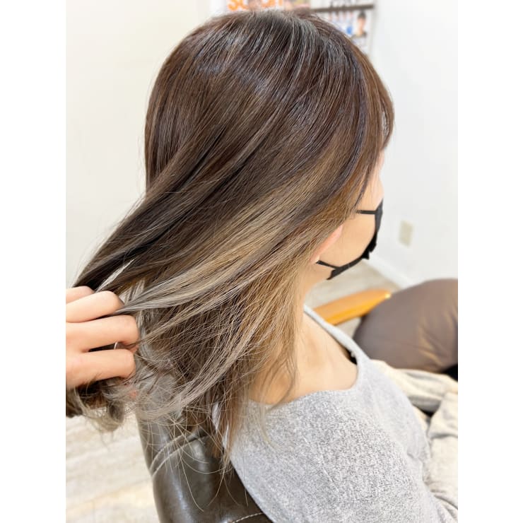 山田 お客様スタイル インナーカラーホワイトベージュ Maria By Afloat マリアバイアフロート のヘアスタイル 美容院 美容室を予約するなら楽天ビューティ