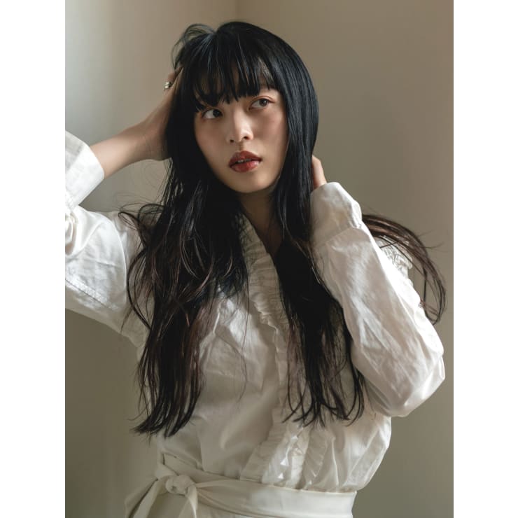 Emu井上信洋 顔まわりレイヤーでおしゃれロング エミュ Emu 表参道 青山 Emu エミュ のヘアスタイル 美容院 美容室を予約するなら楽天ビューティ