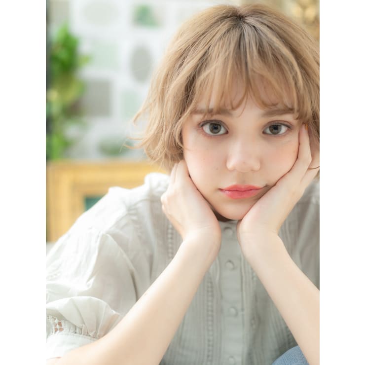 ハイトーンカラー小顔くせ毛風マッシュウルフ くせ毛ショート | COVER