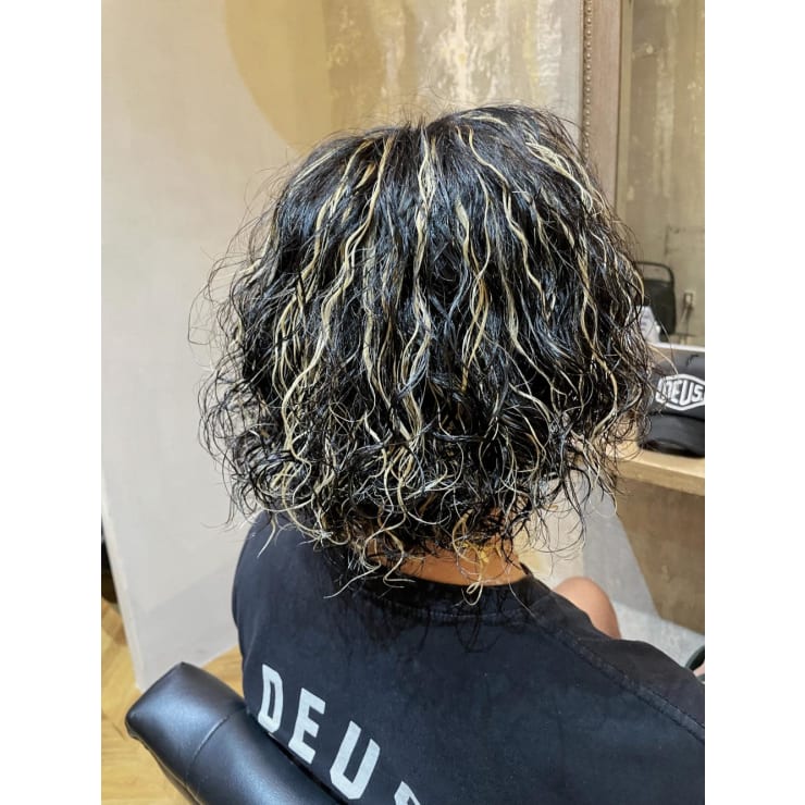 ツイストスパイラルパーマ ハイライト Luxis The Vintage ラグシス ザ ヴィンテージ のヘアスタイル 美容院 美容室を予約するなら楽天ビューティ ツイストスパイラルパーマ ハイライト Luxis The Vintage ラグシス ザ ヴィンテージ のヘアスタイル 美容院 美容室を予約するなら楽天ビューティ