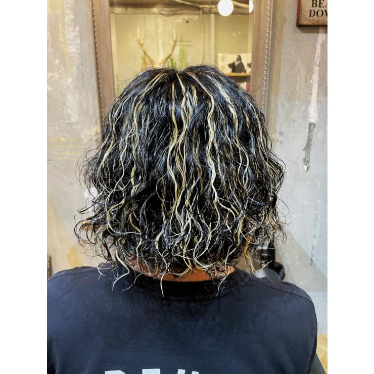 ツイストスパイラルパーマ ハイライト Luxis The Vintage ラグシス ザ ヴィンテージ のヘアスタイル 美容院 美容室を予約するなら楽天ビューティ ツイストスパイラルパーマ ハイライト Luxis The Vintage ラグシス ザ ヴィンテージ のヘアスタイル 美容院 美容室を予約するなら楽天ビューティ