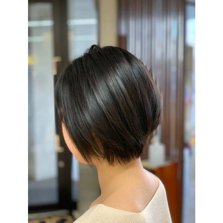 ショート 耳掛け 小顔 黒髪 30代40代 ショートボブ Qualis 上福岡店 クオリスカミフクオカテン のヘアスタイル 美容院 美容室を予約するなら楽天ビューティ