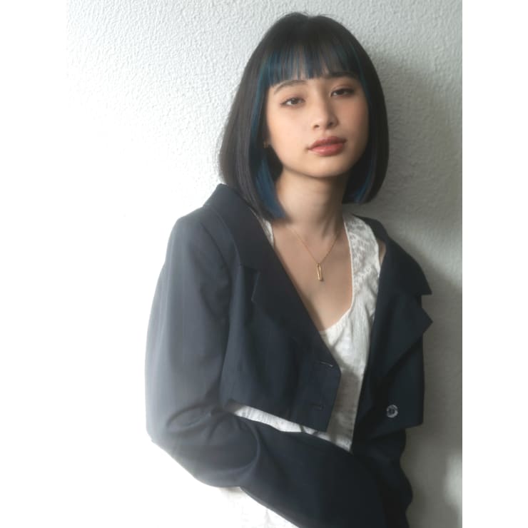 Emu井上信洋 ブルーインナーカラーのモードボブ エミュ Emu 表参道 青山 Emu エミュ のヘアスタイル 美容院 美容室を予約するなら楽天ビューティ