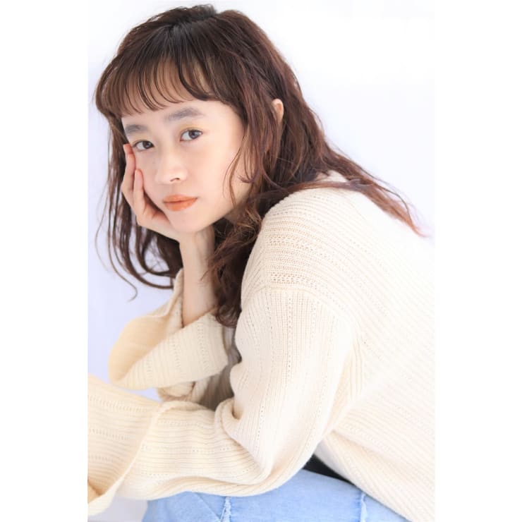 オン眉ロングレイヤーのデジタルパーマヘア代30代40代 Albero アルベロ のヘアスタイル 美容院 美容室を予約するなら楽天ビューティ