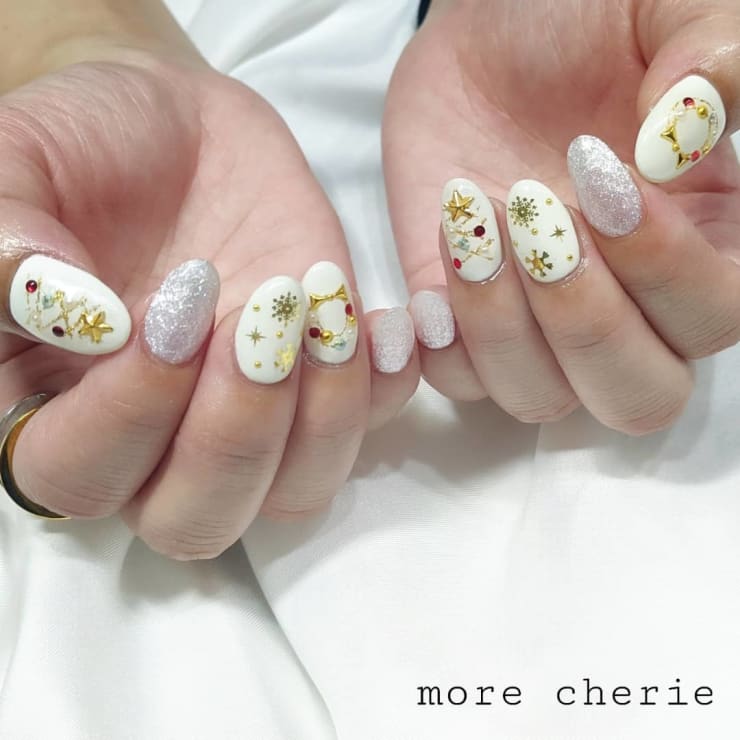 ホワイトクリスマスネイル Nail More Cherie ネイルモアシェリー のネイルデザイン ネイル まつげサロンを予約するなら楽天ビューティ