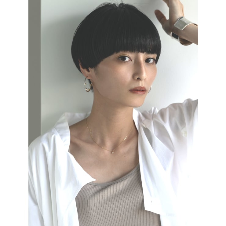 Emu井上信洋 大人な黒髪マッシュベリーショート エミュ Emu 表参道 青山 Emu エミュ のヘアスタイル 美容院 美容室を予約するなら楽天ビューティ