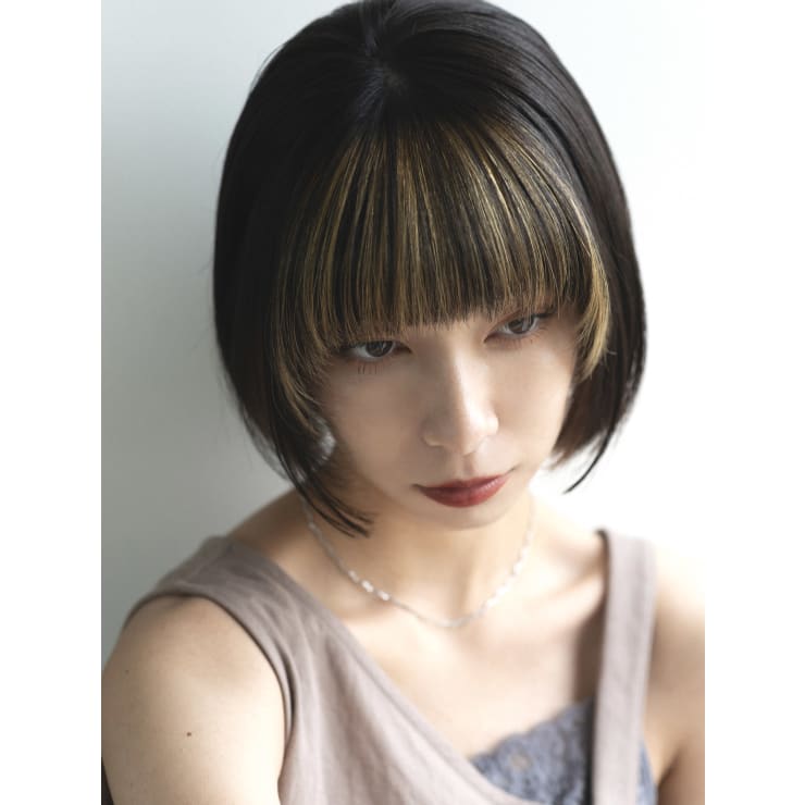 Emu井上信洋 前髪ハイライトでおしゃれミニボブ エミュ Emu 表参道 青山 Emu エミュ のヘアスタイル 美容院 美容室 を予約するなら楽天ビューティ